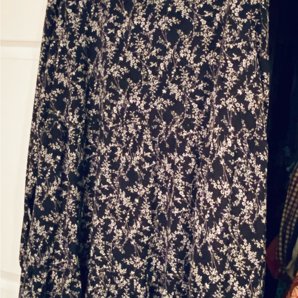 Floral Long Sleeve Dress - Black and White with pockets